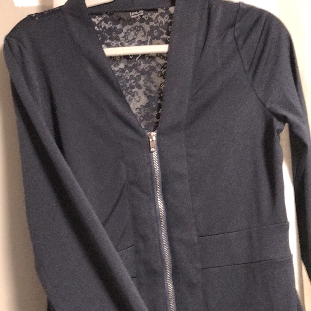 Beautiful Women’s zip up dress!